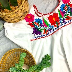 Girls 10 Y White Floral Embroidered Spanish Style Blouse